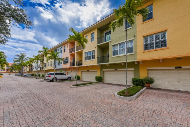 Building Photo - 2570 Gardens Pkwy
