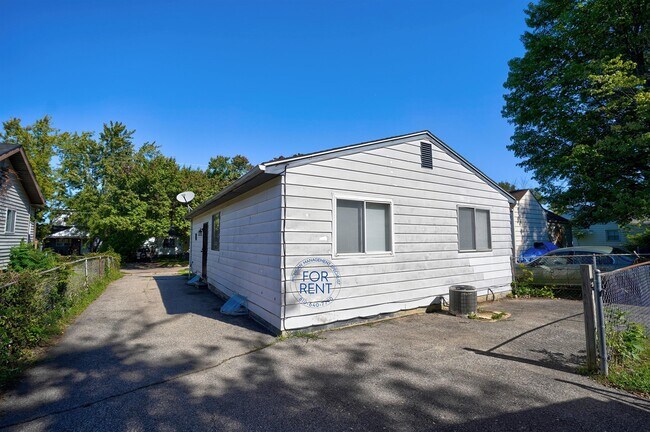 Building Photo - 3717 Larchmont St