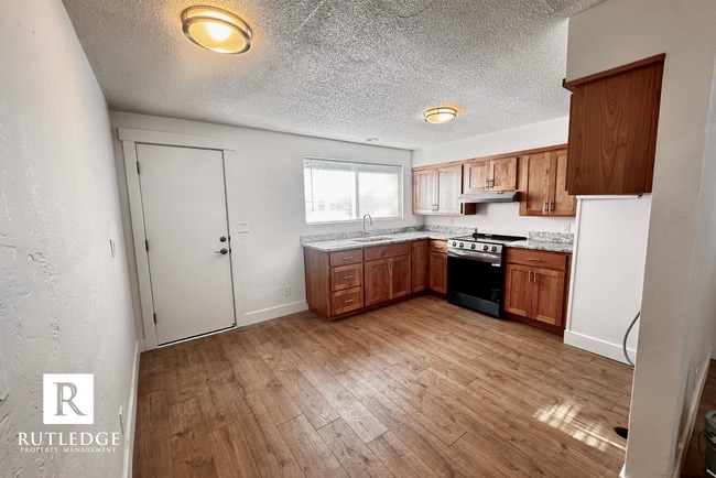 Building Photo - Newly Remodeled 2 Bed / 1 Bath Home Near Providence Hospital