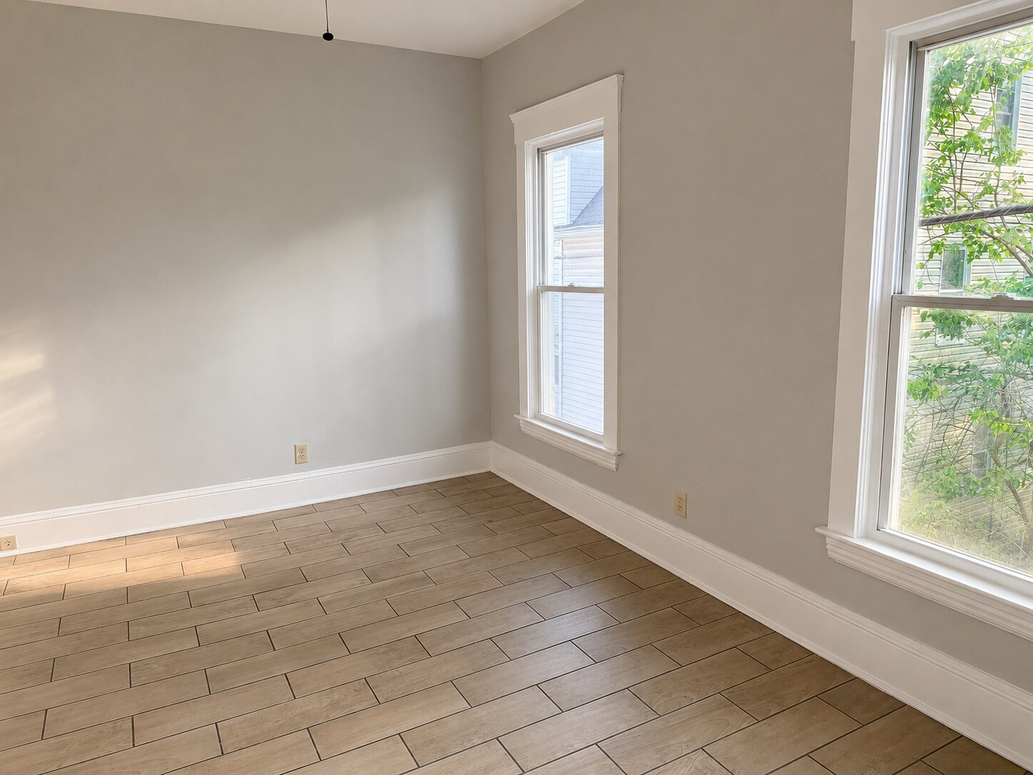 Building Photo - 7917 Linwood Ave