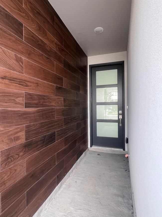 Building Photo - 9910 Bijan Dr