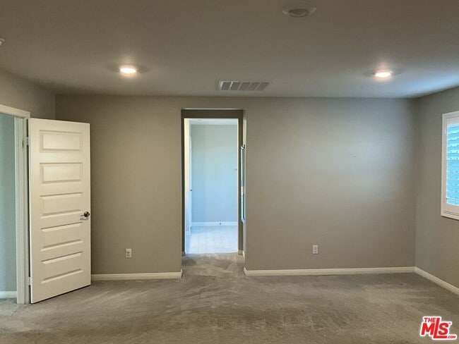 Building Photo - 20909 Mountain Gate Dr