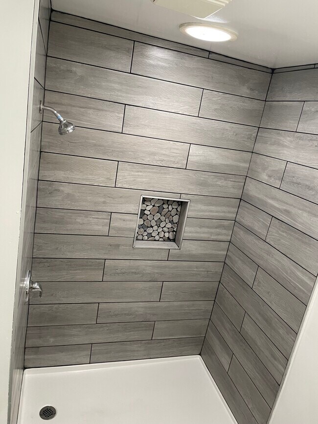 Building Photo - 6641 Charner St