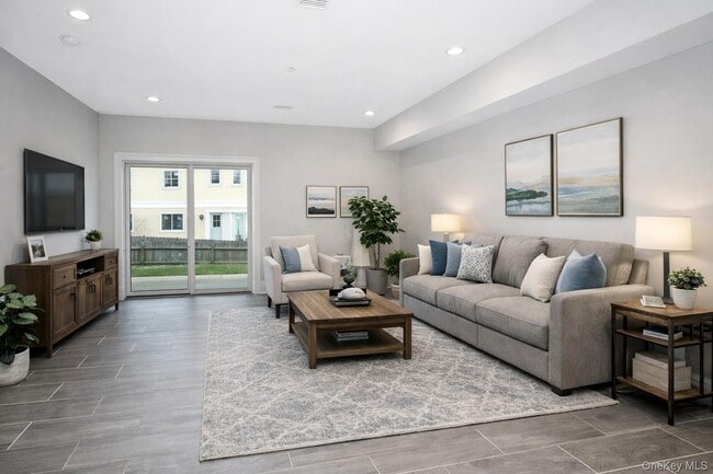 Building Photo - 113 Gainsborg Ave E