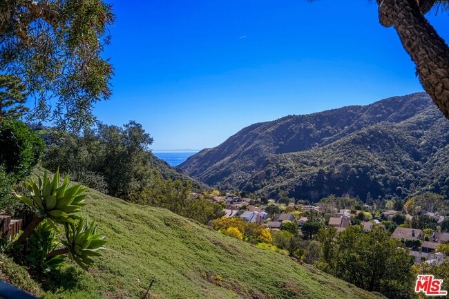 Building Photo - 16866 Charmel Ln