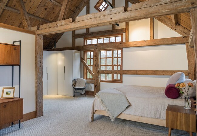 Building Photo - Orcas Landing Custom Built Luxury Home