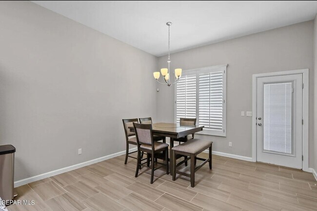 Building Photo - 265 Emerald Sun Dr