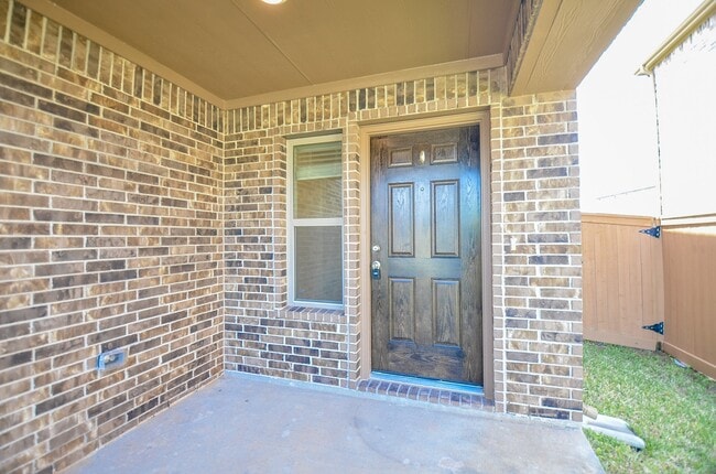 Building Photo - 2892 Grand Anse Dr
