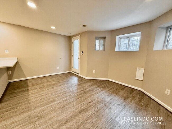 Building Photo - 152 R St NE