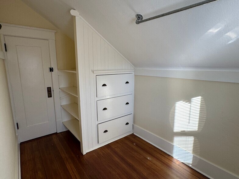 Building Photo - 2702 LeClaire St