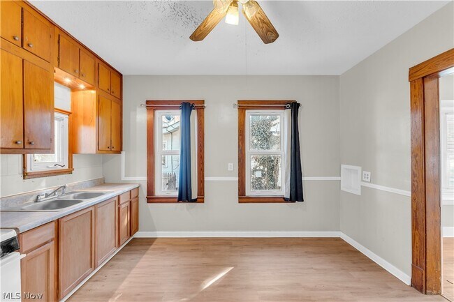 Building Photo - 4118 Clybourne Ave