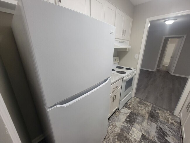 Building Photo - 1546 Hamilton Dr