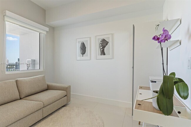Building Photo - 2020 N Bayshore Dr