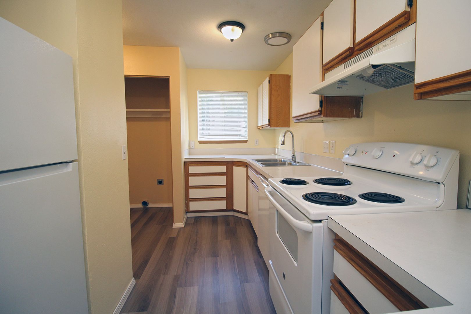 Building Photo - 3548-3548 NE 102nd Ave