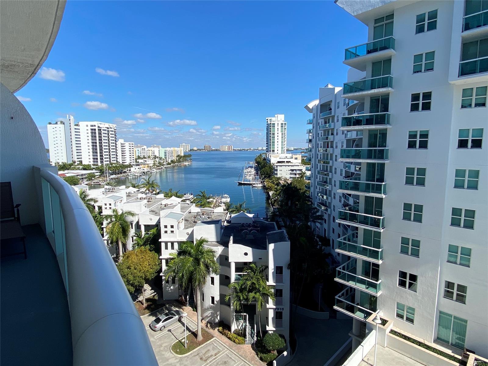 Building Photo - 7900 Harbor Island Dr