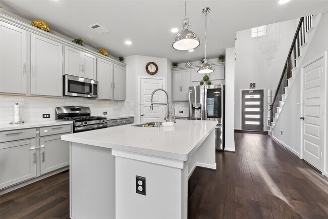 Building Photo - 18619 Greenwood Mdw Trl