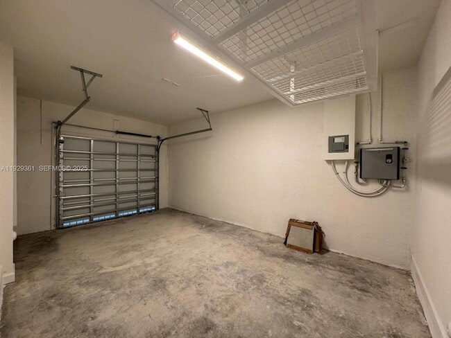 Building Photo - 635 SE 13th St Cir