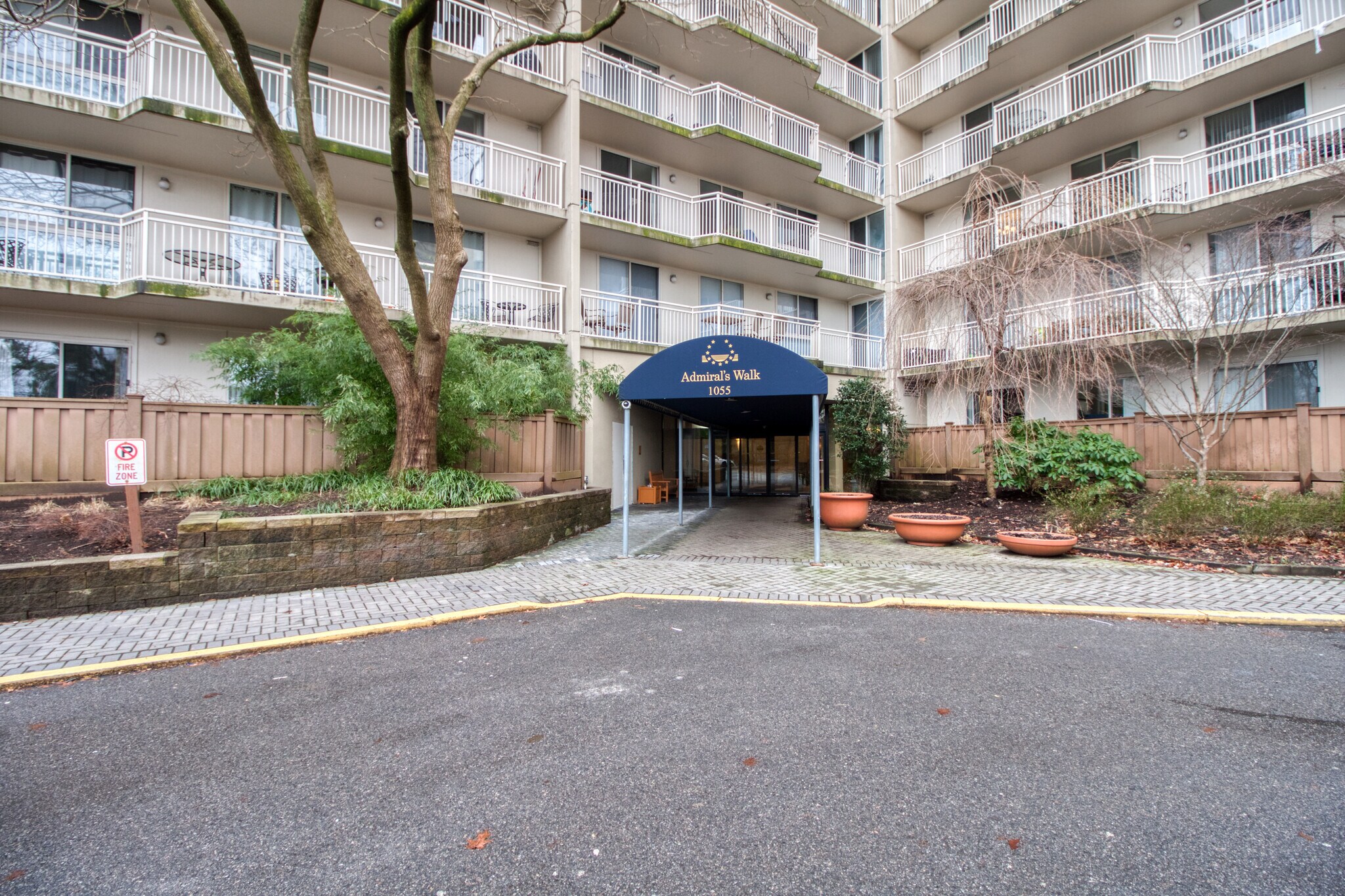 Building Photo - 1055 River Rd