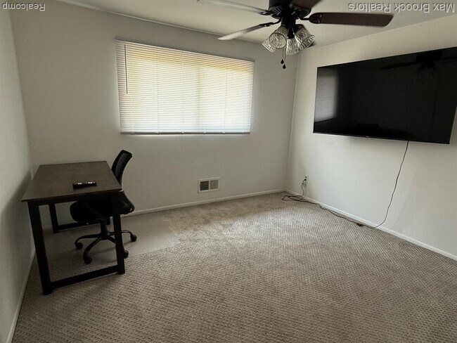 Building Photo - 4803 Thorntree Dr