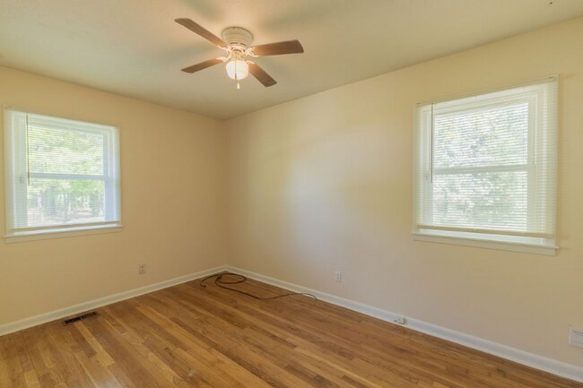 Building Photo - 925 Fleetwood Dr