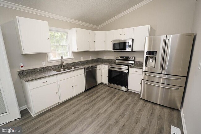 Building Photo - 28975 Aleine Ave