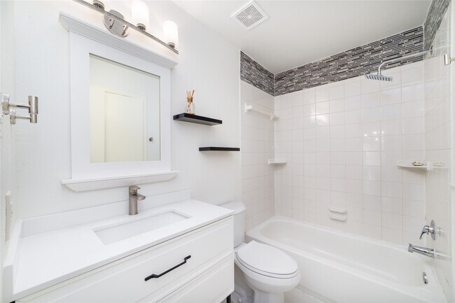 Building Photo - 26 S White Pebble Ct