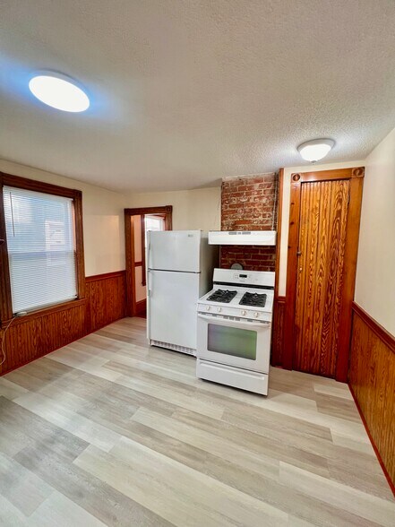 Building Photo - 22 Temple St