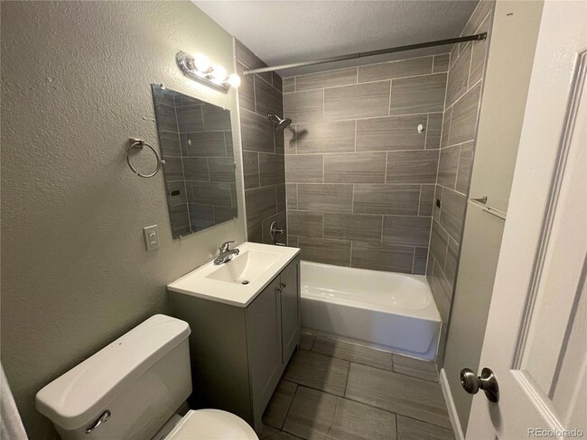 Building Photo - 1720 Chester St