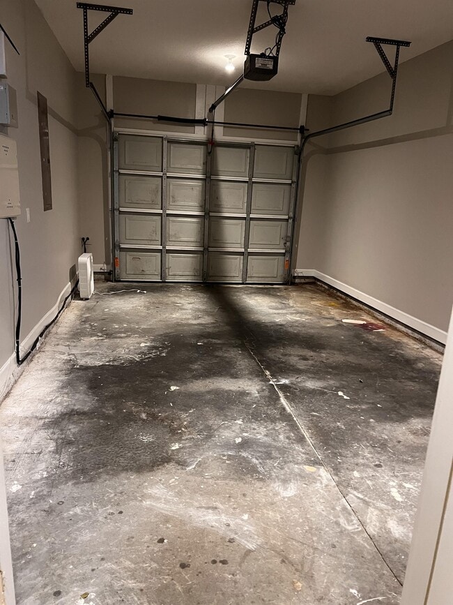 Building Photo - 708 Tattnall Dr