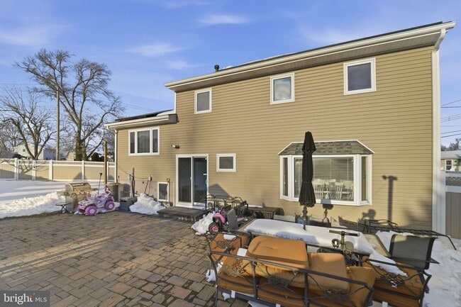 Building Photo - 38 Vine Way