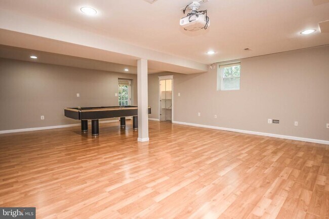 Building Photo - 9627 Locust Hill Dr
