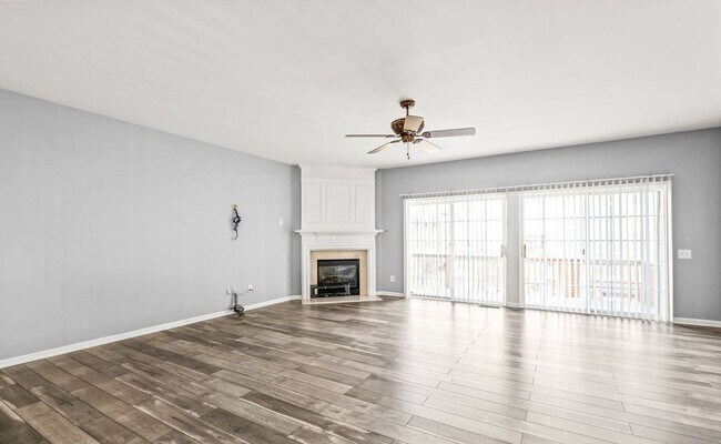 Building Photo - This Stunning Townhome in the Heart of Ballantyne