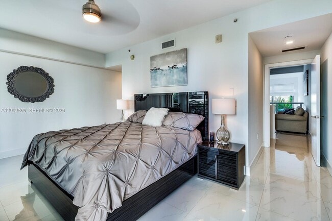Building Photo - 6000 Collins Ave