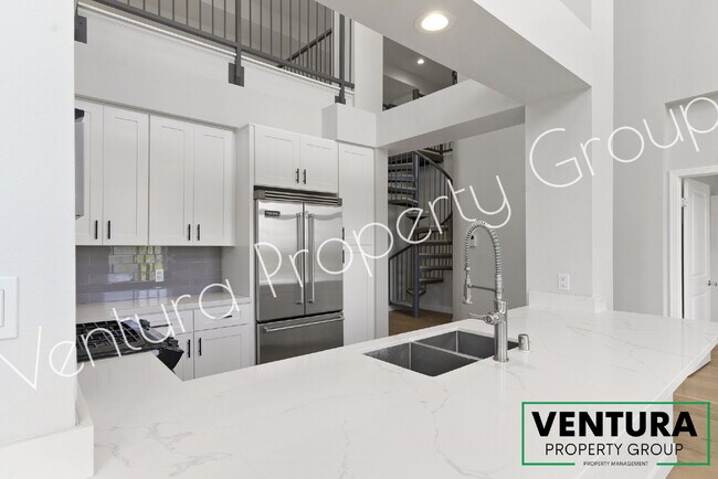Building Photo - Spacious 2-Bedroom Condo with 2 Full Baths in Oxnards Channel Island