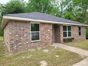 Building Photo - 2600 Canyon St