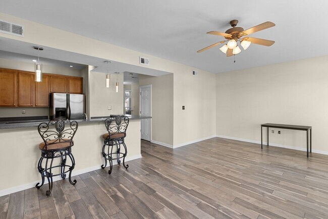 Building Photo - Spacious Condo in Norfolk