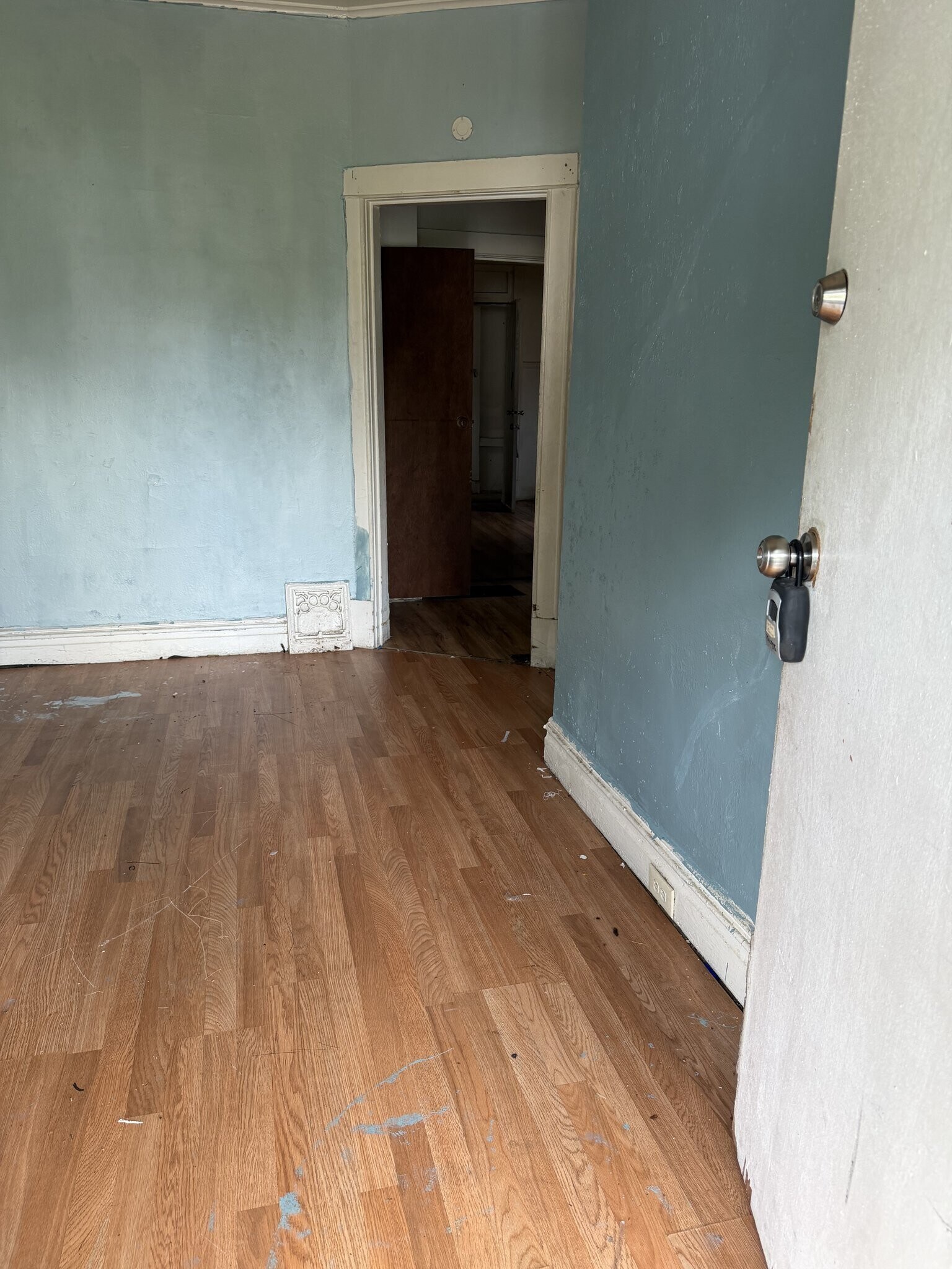 Building Photo - 5363 Arlington Ave