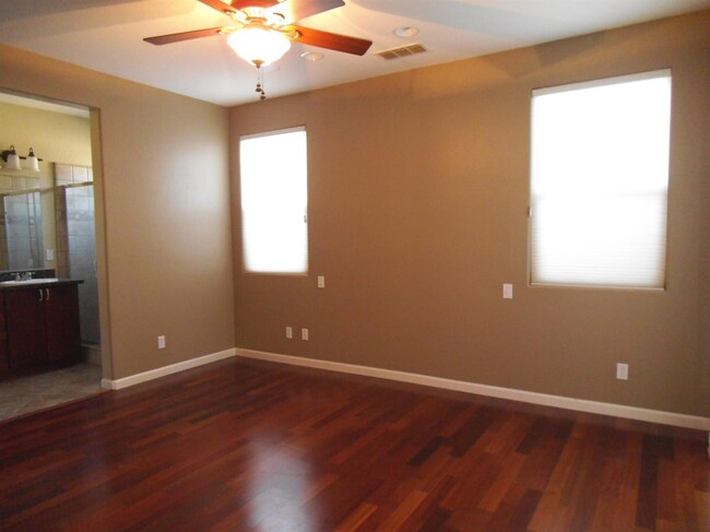 Building Photo - 887 Lemieux Ln