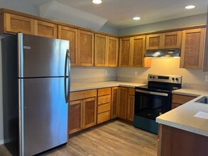 Building Photo - BIGGER and BETTER ONE BEDROOM in Hazelwood - Available June 1st - REMAINDER of JUNE RENT FREE - C...