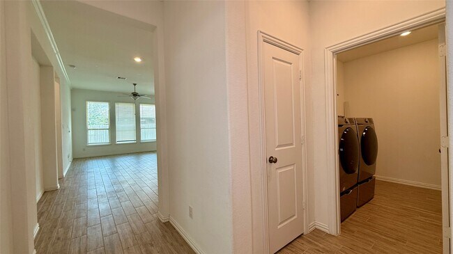 Building Photo - 13018 Hydeland Dr