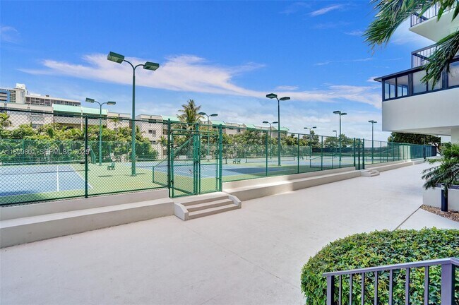 Building Photo - 2333 Brickell Ave