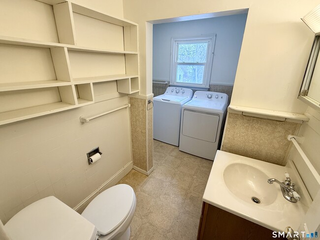 Building Photo - 225 Beechwood Ave