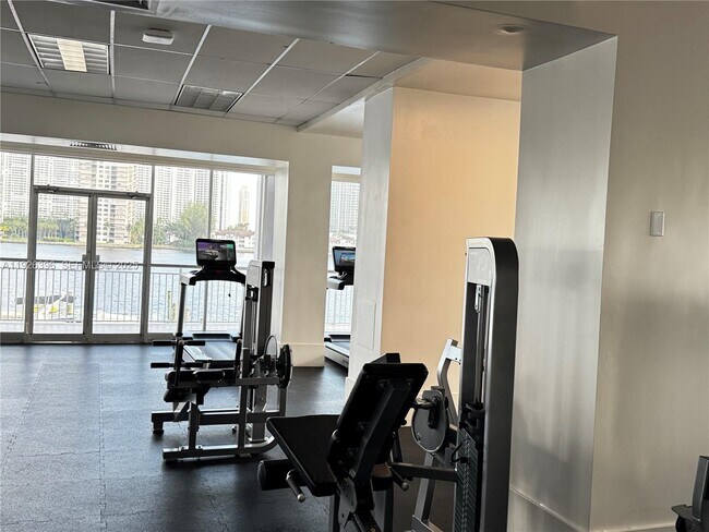 Building Photo - 18061 Biscayne Blvd