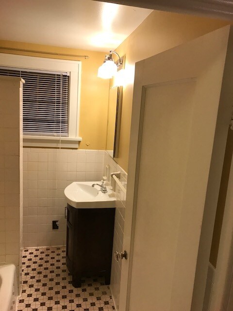 Bath 2 - 4922 California St