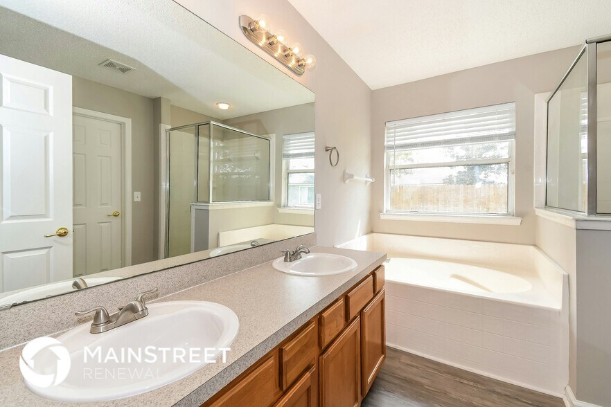 Building Photo - 11731 Deep Springs Dr N