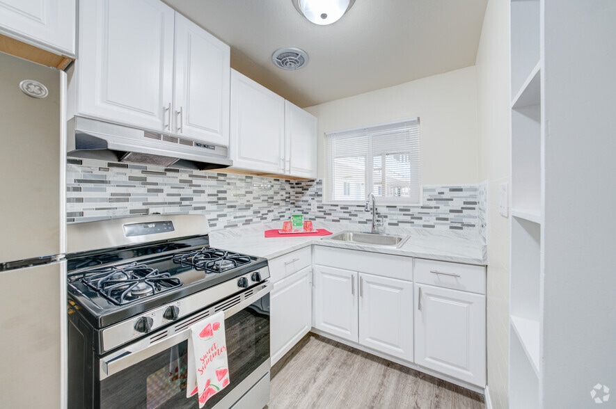 Primary Photo - Shamor Apartments