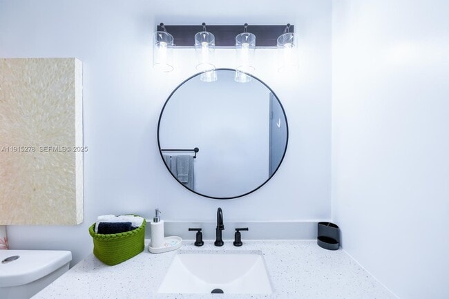 Building Photo - 312 N Luna Ct