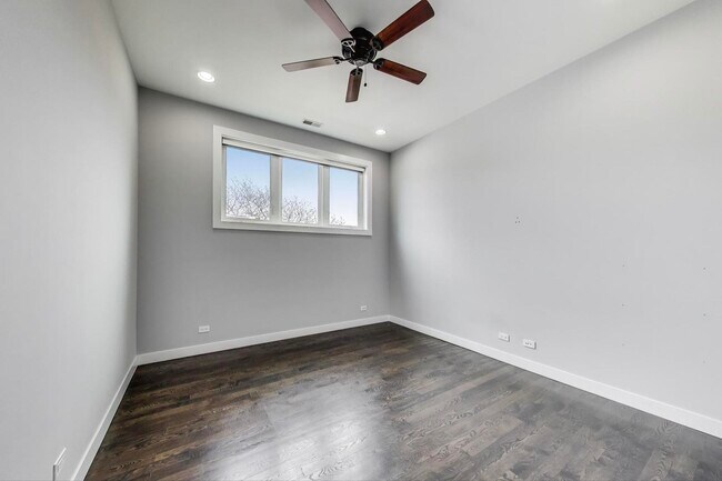 Building Photo - 2547 W Augusta Blvd