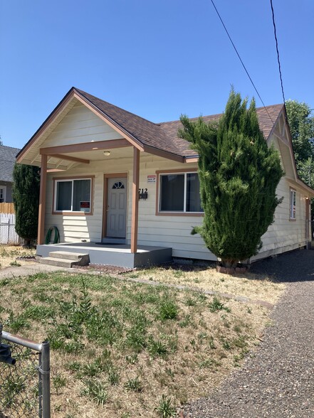 Primary Photo - 412 W 11th St