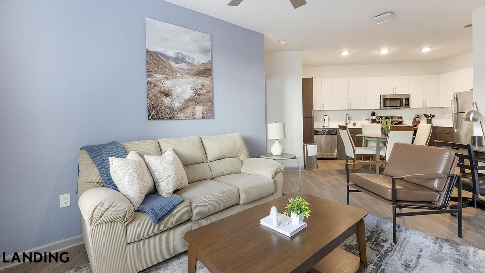 Building Photo - 1001 S Center St